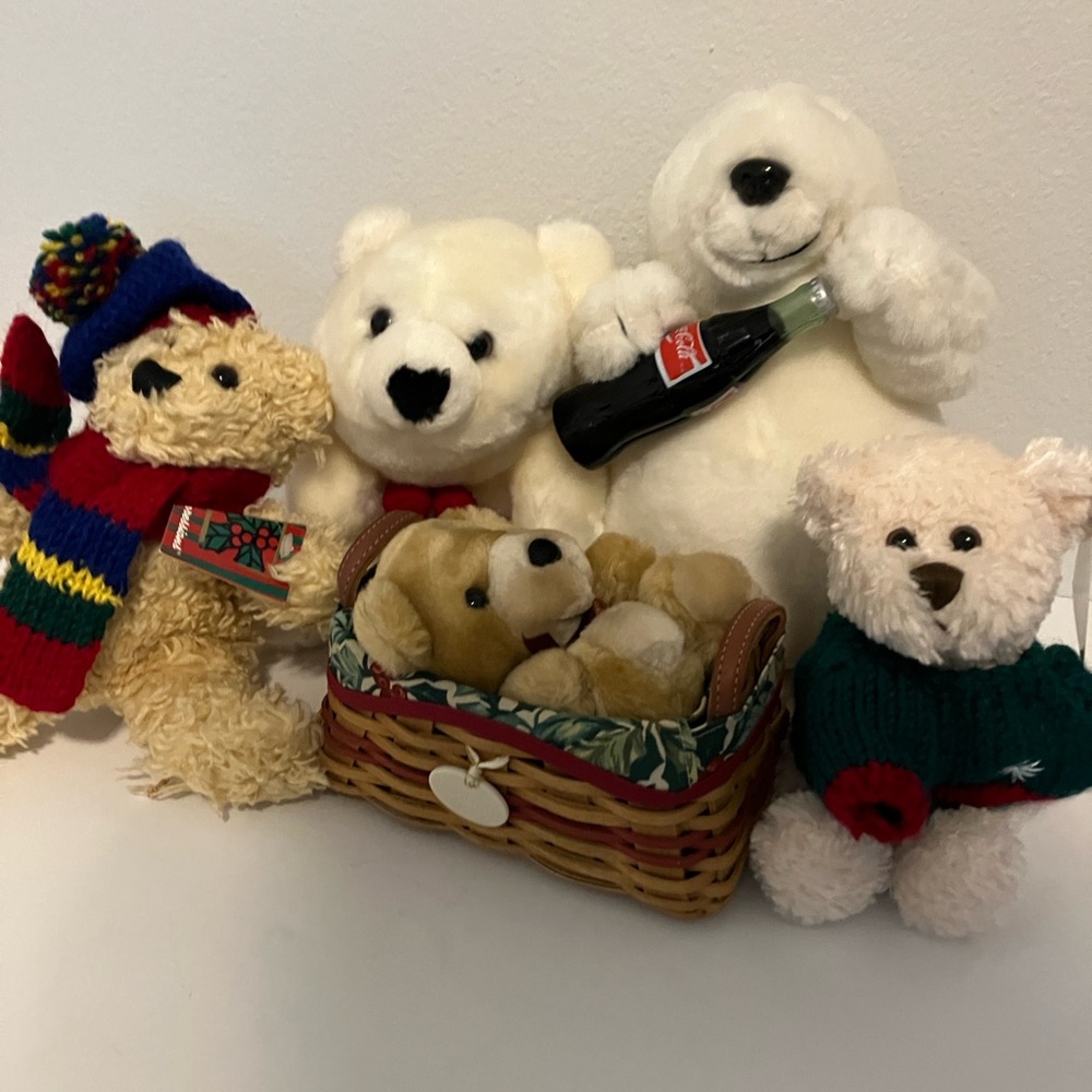 Vintage Mini Longaberger Mini Basket with 5 Teddy Bears.